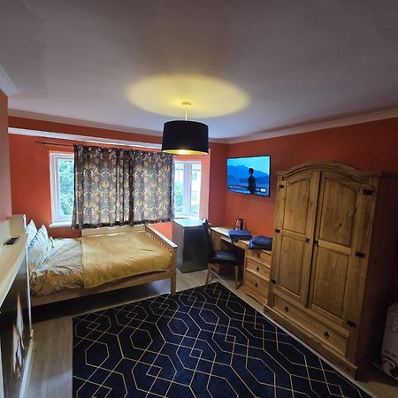 L'Auberge Close Syon Lane Station And Heathrow London Ngoại thất bức ảnh