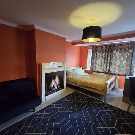 L'Auberge Close Syon Lane Station And Heathrow London Ngoại thất bức ảnh