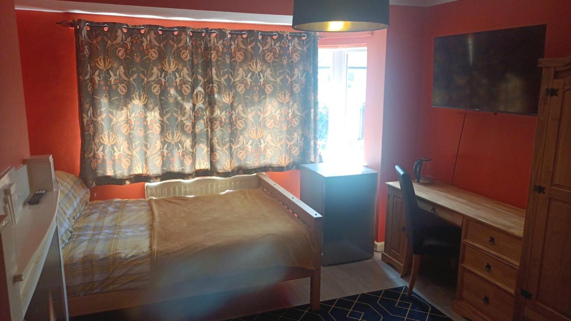 L'Auberge Close Syon Lane Station And Heathrow London Ngoại thất bức ảnh