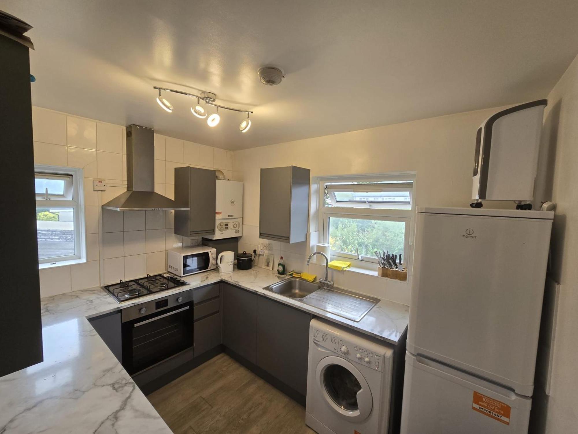 L'Auberge Close Syon Lane Station And Heathrow London Ngoại thất bức ảnh