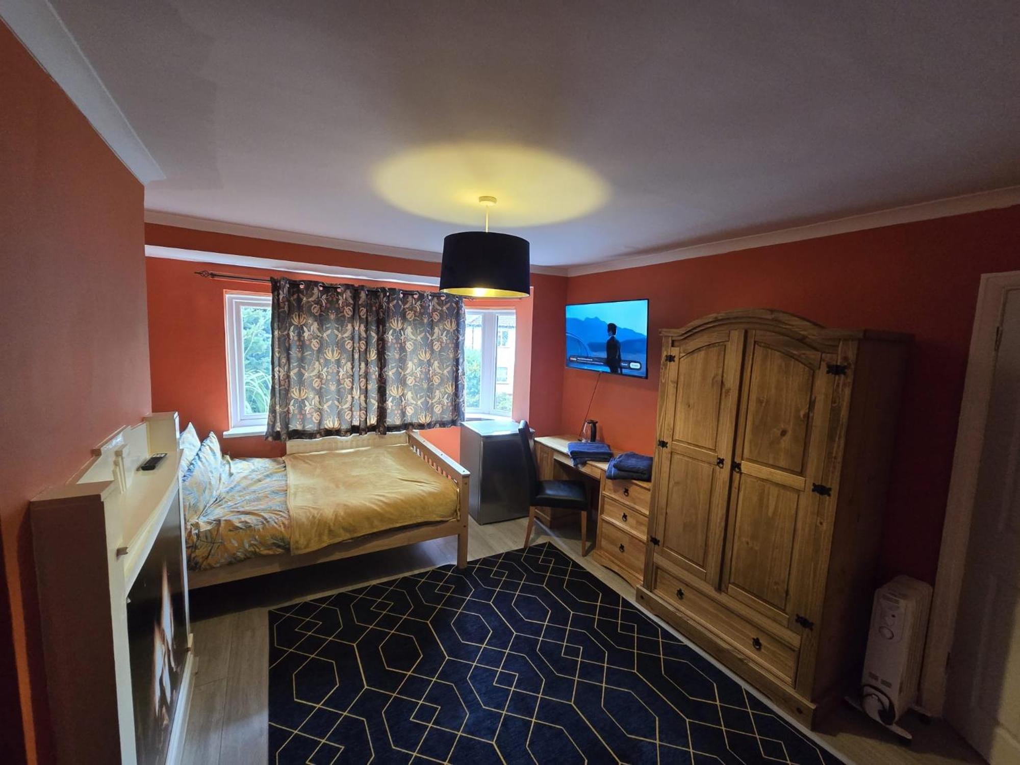 L'Auberge Close Syon Lane Station And Heathrow London Ngoại thất bức ảnh