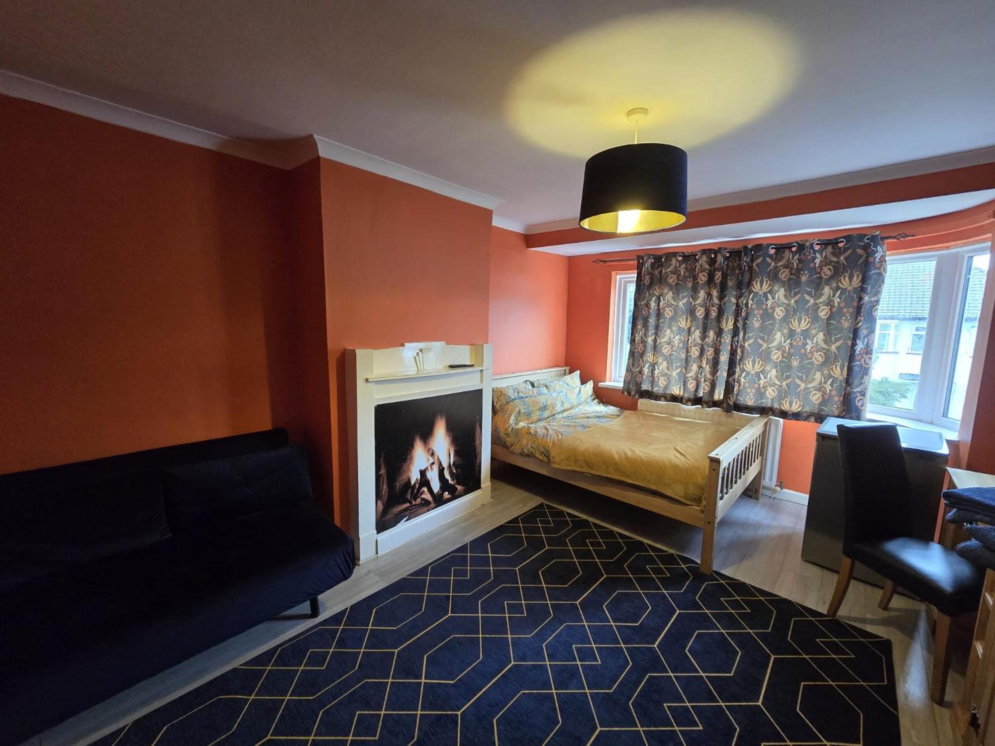 L'Auberge Close Syon Lane Station And Heathrow London Ngoại thất bức ảnh